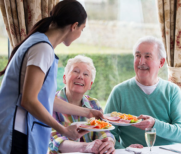 couple dining in rehab facility